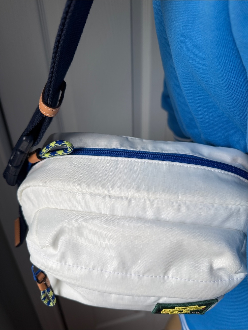 Tory Burch White Nylon Crossbody Bag with Navy Strap and Green Logo Patch - Picture 5 of 16